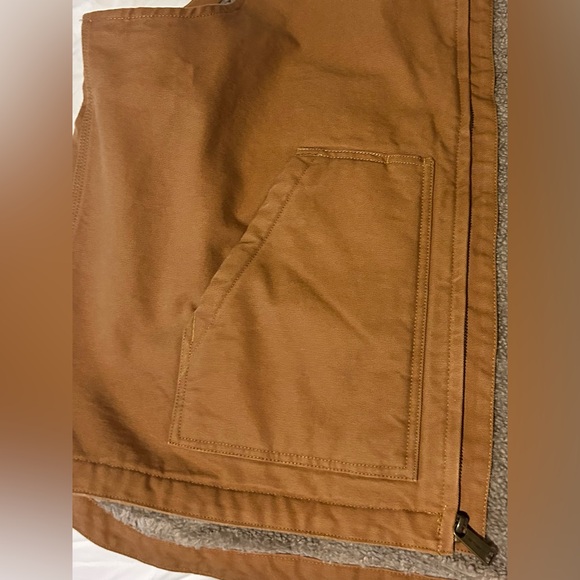 Men’s Carhartt Mock-Neck Sherpa Lined Oversized Vest - Picture 5 of 5